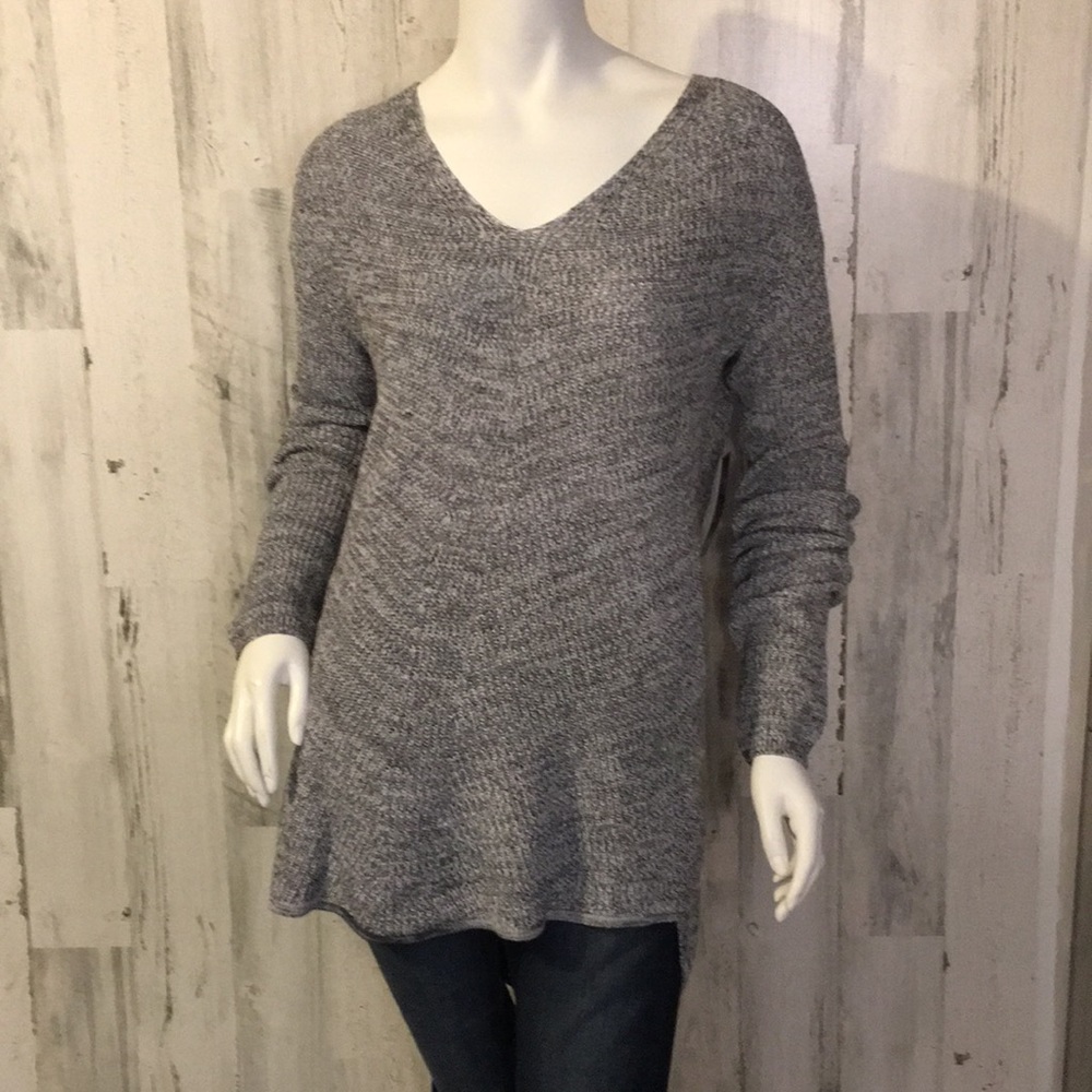E4- small- women’s cute gray sweater size S New